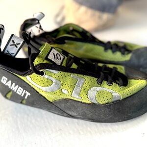 5.10 Gambit lace up climbing shoe and Prana chalk bag bundle 
W8